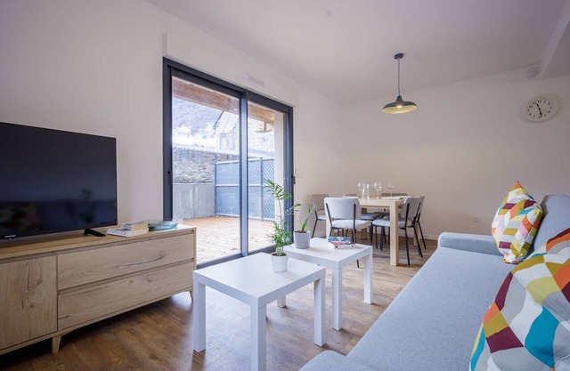 Charming New Apartment in Loudenvielle, Sleeps 6, Near Skiing, Balnéa, and Lake