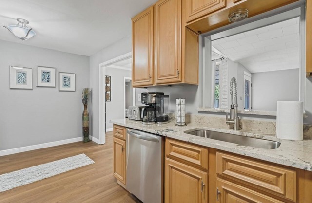 Charming newly renovated 3/2 -bedroom house with WiFi in marvelous South Tampa