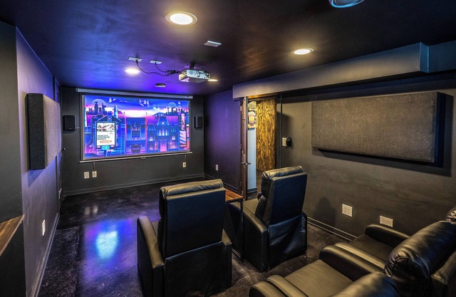 Charming Nordeast Home w/Movie Theatre + Office!