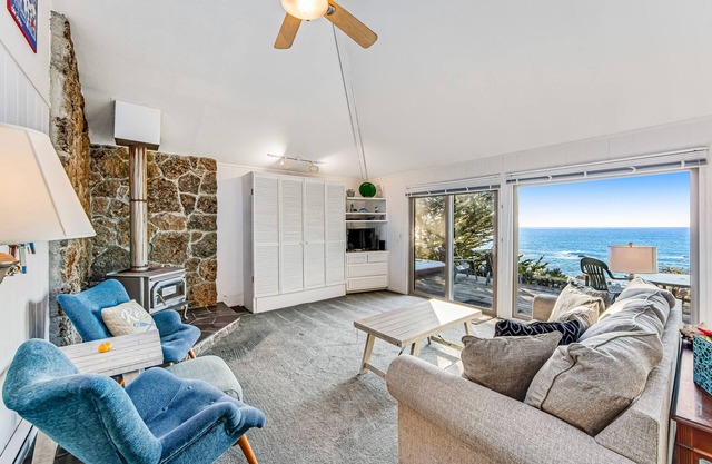 Charming oceanfront home, private hot tub, & water views