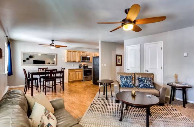 Charming Old Town Flat - King bed comfort