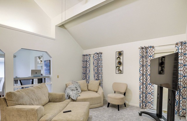 Charming Omaha Vacation Rental: 16 Mi to Downtown!