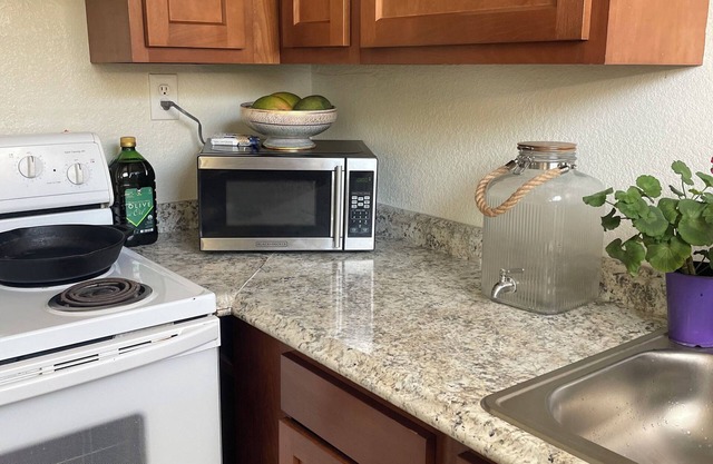Charming one -bedroom apartment with AC, WiFi ,Sparkling pool and laundry unit