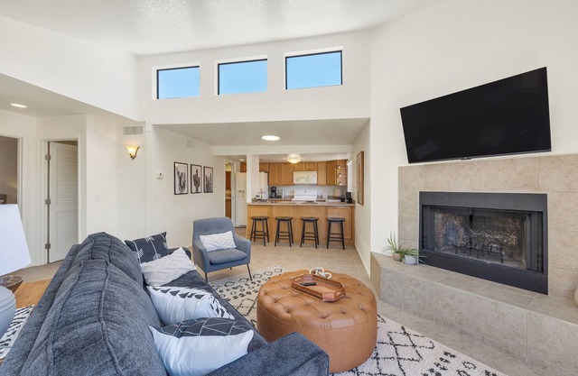 Charming one bedroom in a gated community near Sabino Canyon with heated pool.