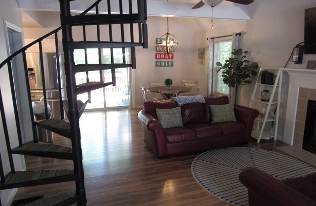Charming Point Sebago home