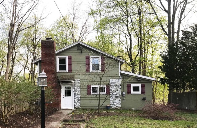 Charming Private 2 BR Beacon Bungalow Getaway