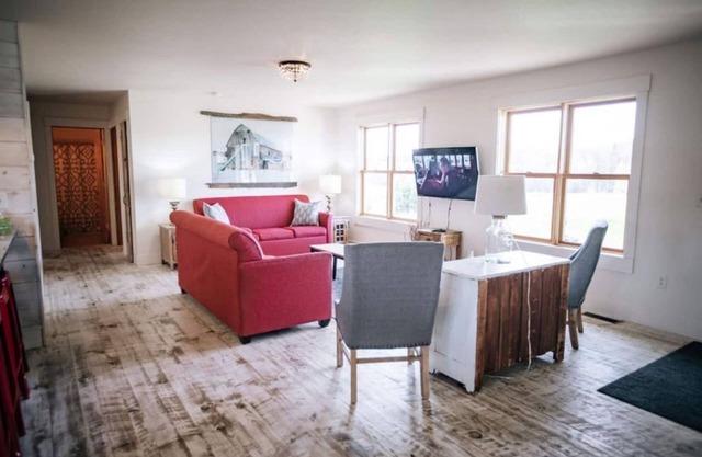 Charming & Private 4 BR Country Getaway