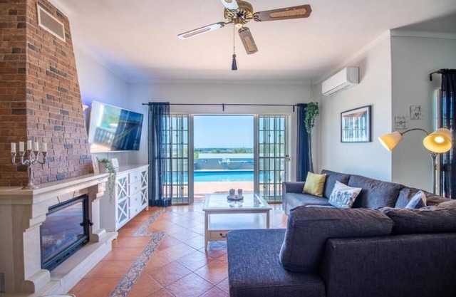 Charming villa with 3 bedrooms, WiFi, central heating and sea views