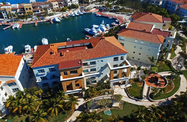 Charming, quiet, luxury and beautiful Marina Apartment