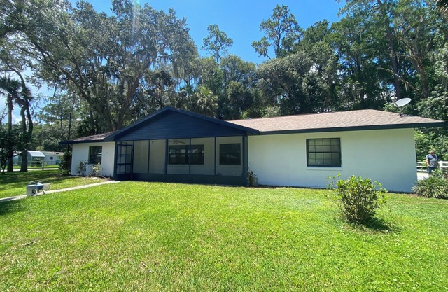Charming Rainbow River Rental: Prime Central Location for Monthly Rent
