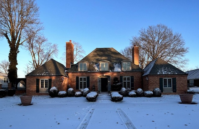 Charming remodeled French chateau suites, in a park like setting.