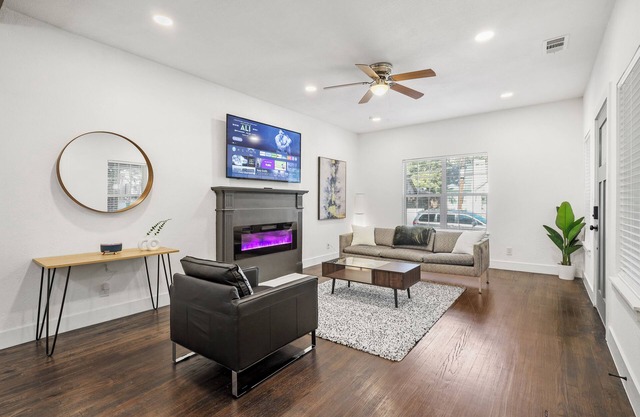 Charming renovated 1bed/1bath duplex in Oaklawn/Uptown Dallas TX