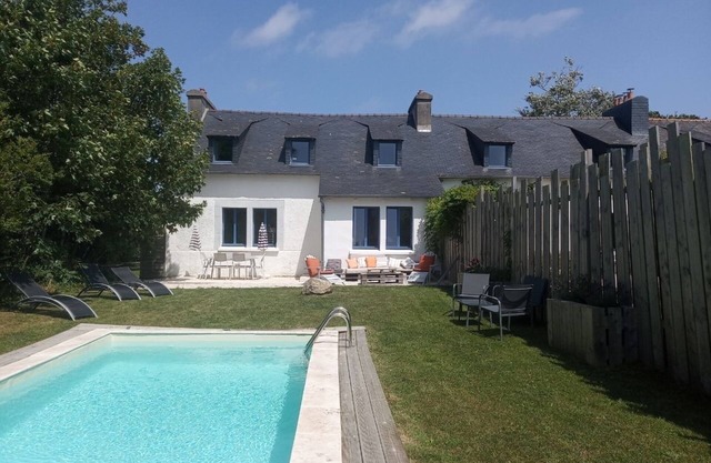 Charming renovated farmhouse - private heated pool 300m from the beach
