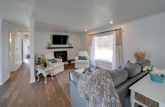 Charming Riverfront Retreat in Monticello!