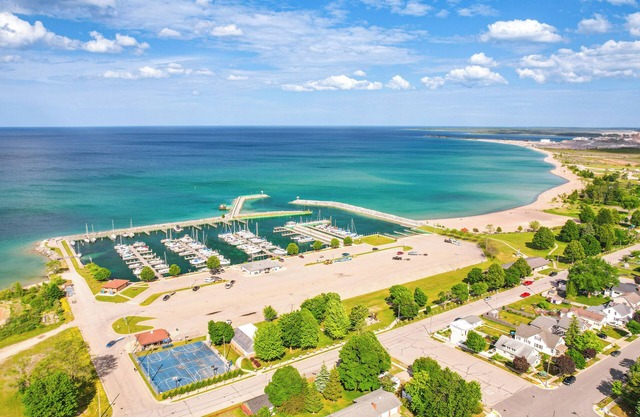 Charming Rogers City Apartment, Walk to Lake Huron