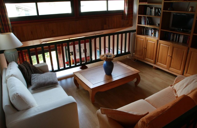 Charming rustic house with small garden near the Gave d'Ossau. Ideal for families.