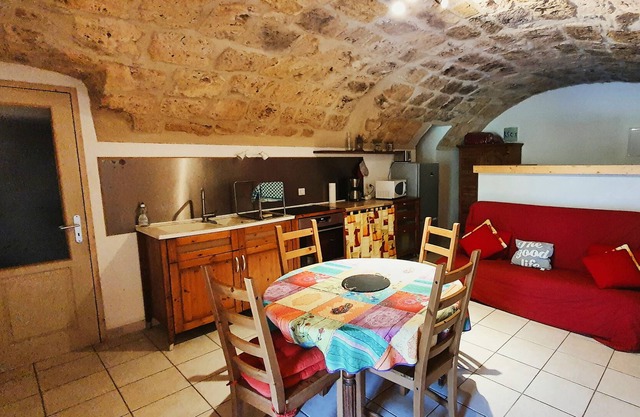 Charming studio classified ** stone vaults, swimming pool, for 2 to 5 people