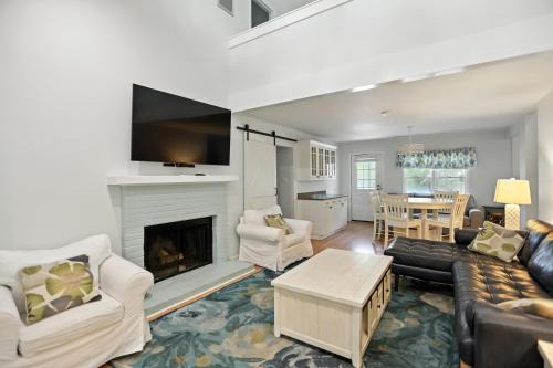 Charming Seabrook Island Retreat home