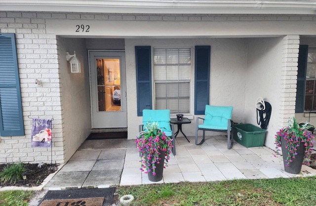 Charming Safety Harbor Villa - Walk to downtown and Philippe Park- Pet friendly