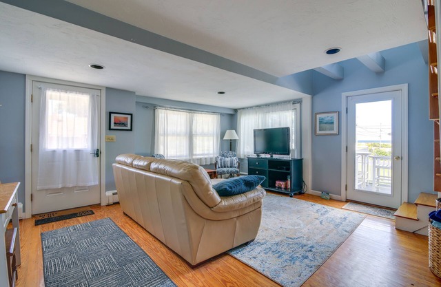 Charming Scituate Home w/Deck - Walk to Beaches!
