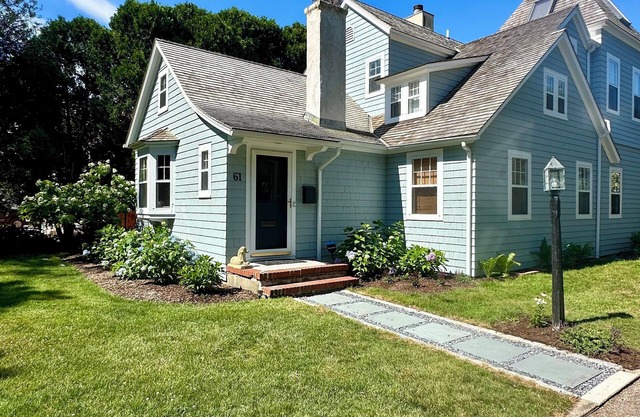 Charming Southampton Village Home 4 Bedroom, 2 Bath n5 minutes from the beach