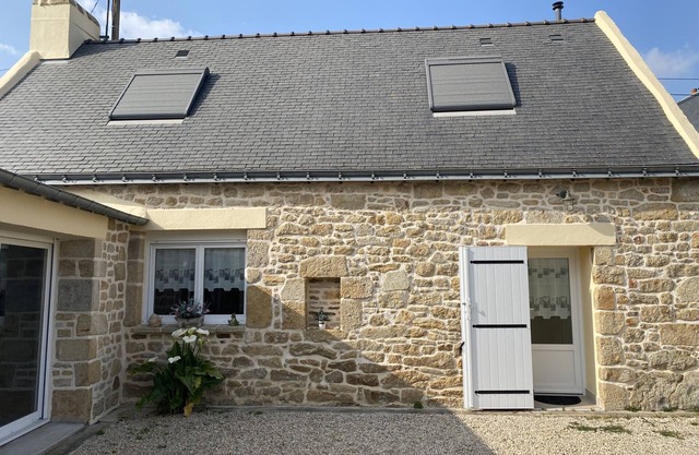 Charming Stone House in Erdeven, 3 Rooms, 1 km from Beach, Private Courtyard, Quiet Area