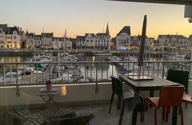 Charming studio ideally located and facing the port of La Baule.
