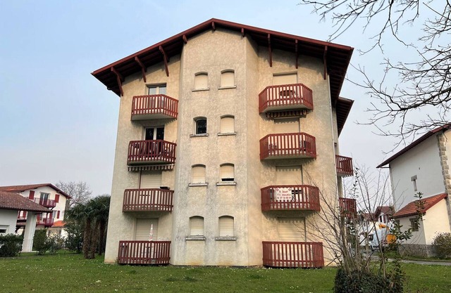 Charming Studio in Cambo-les-Bains with Parking & Modern Amenities