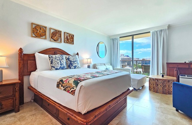 Charming studio in awesome Honolulu with fitness room, Pool and AC