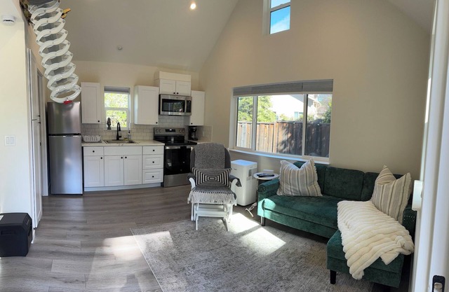 Charming studio in delightful Danville with free wifi and in-unit washer/dryer.