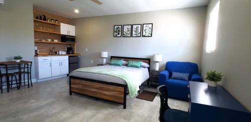 Charming studio in fabulous University Pines