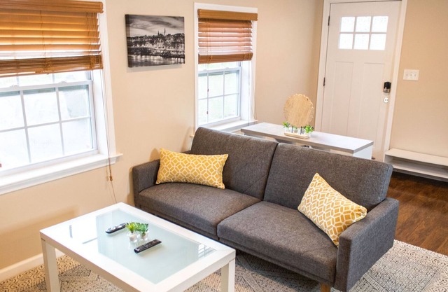 Charming Suite-1BD 1BA Near DC