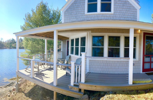 Charming summer cottage with all the comforts of home. Fabulous covered porch overlooking Card Cove!