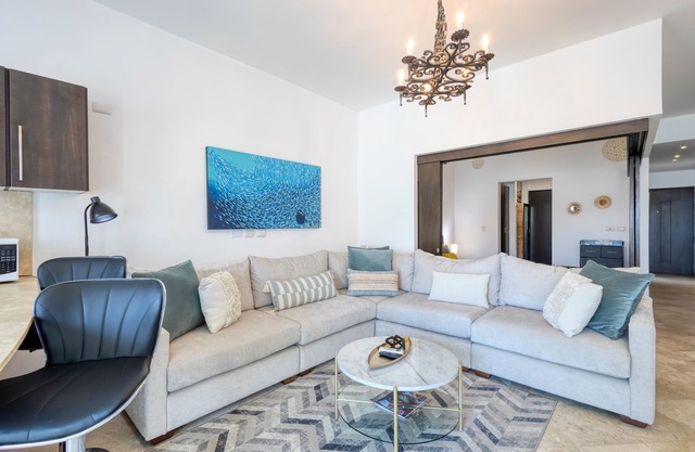 Charming & sunlit condo with pool & balcony - near golf, beaches, & nightlife