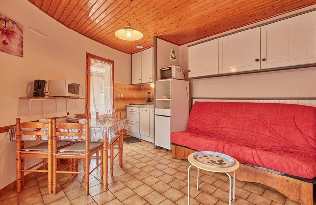 Charming T2 in Barbotan with terrace and free parking