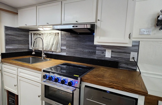 Charming Tiny Home in beautiful downtown Cave Creek