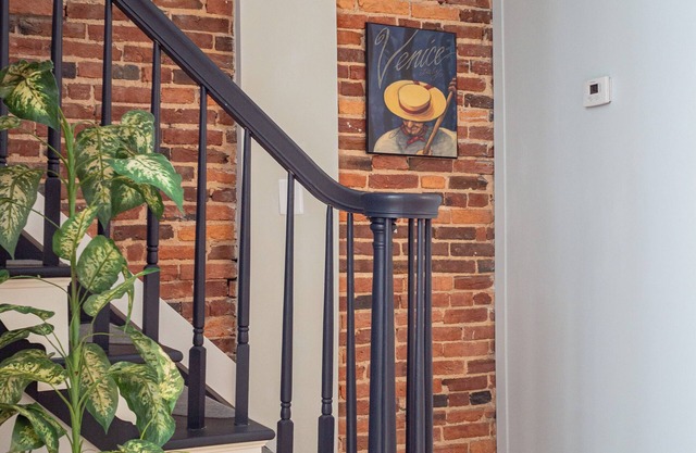 Charming Townhome in Vibrant Little Italy: Your Perfect Baltimore Getaway!