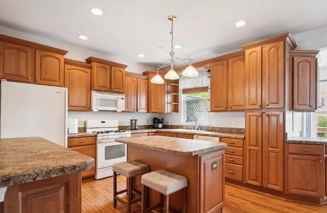 Charming townhome in awesome Edgewater, MD