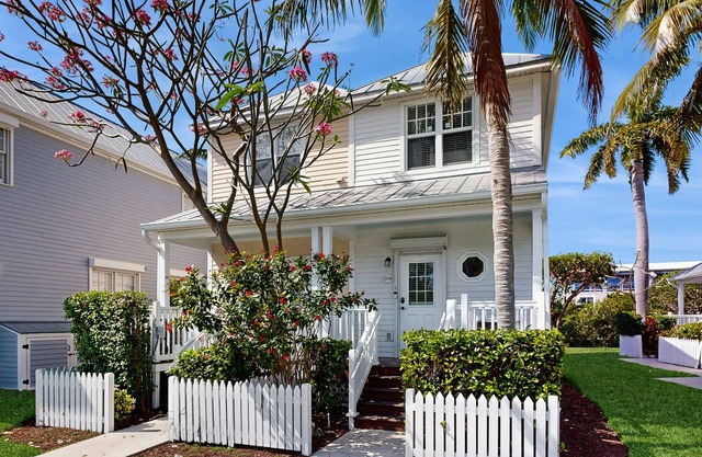 Charming townhome with ocean views, an open porch & steps from the water