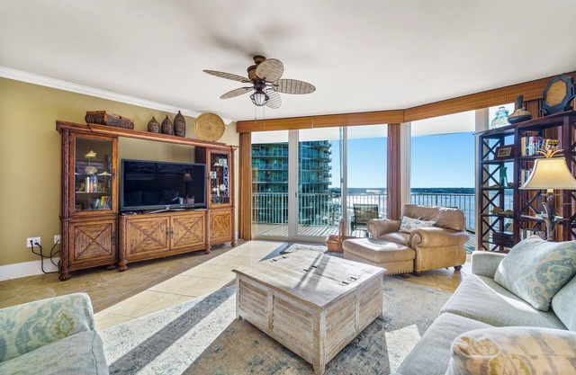 Charming Two Bedroom Unit with Gorgeous Bay Views! Complimentary Boat Slip!