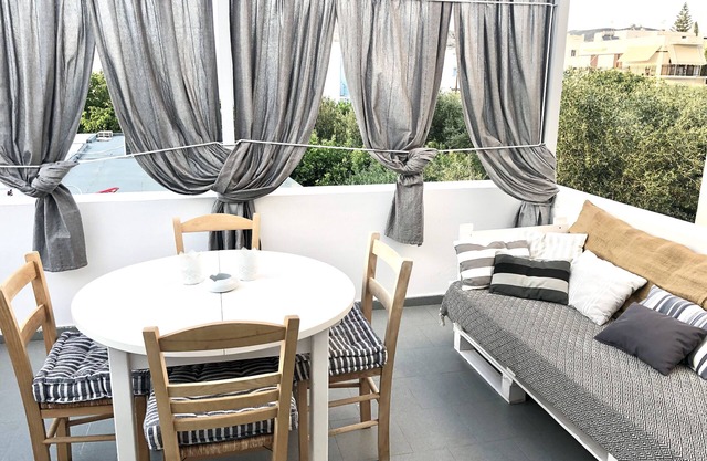 Charming two-room apartment with terrace, up to 4: 300m from Livadia beach
