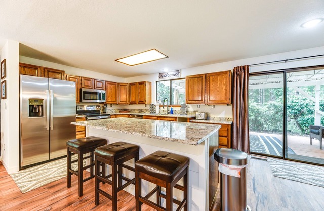 Charming Union Home w/Deck ~ 2 Mi to Hood Canal!