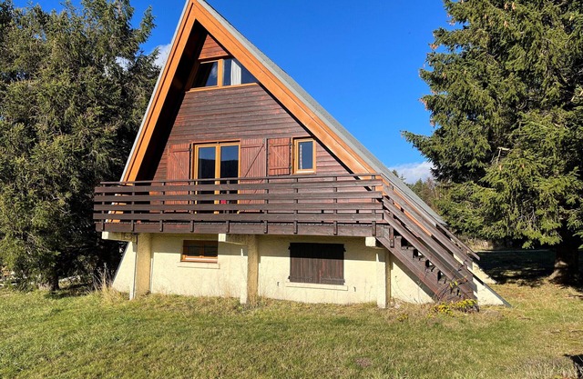 Charming unique chalet with garage and balcony, perfect for families
