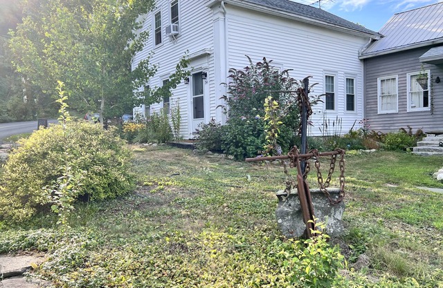 Charming, updated 3 bedroom farmhouse farm stay.