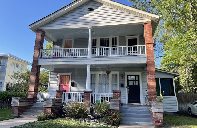 Charming Upper Level Ardsley Park Duplex