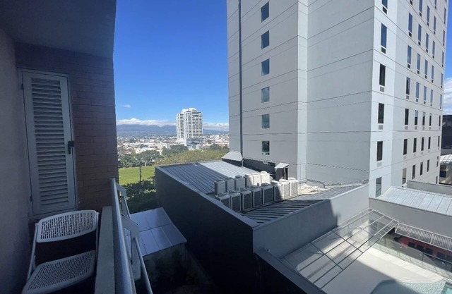 Charming, Urban & Safe 630 Retreat near Downtown
