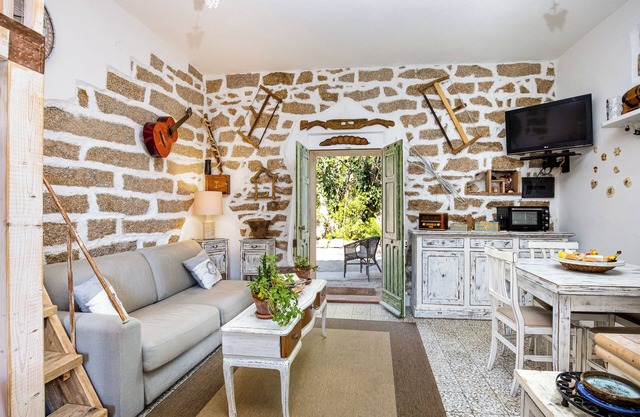 Charming Vacation Home “Tipica casa a San Pantaleo“ in Central Location with Balcony