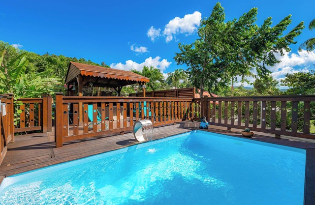 Charming villa in a quiet area with Jacuzzi and tropical garden, without vis-à-vis