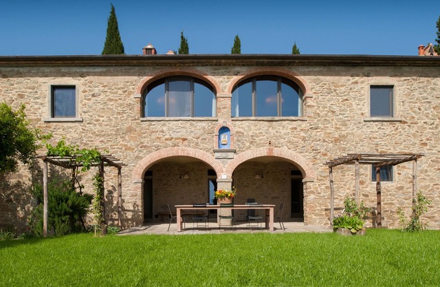 Charming villa surrounded by organic vineyards with private pool