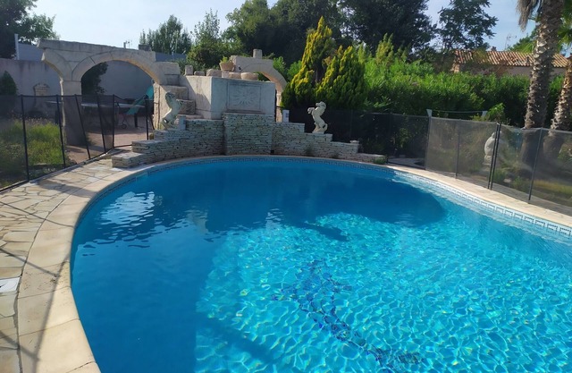 CHARMING VILLA WITH POOL 12mx6, PETANQUE, Great BBQ, 15mn Beaches